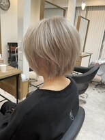 エリス ウメダ(Eliss umeda)&nbsp;ハイトーンショート×ホワイトベージュ