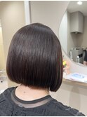 切りっぱなし前下がりボブ