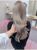 ダメージレスなブリーチで艶々ハイトーンに