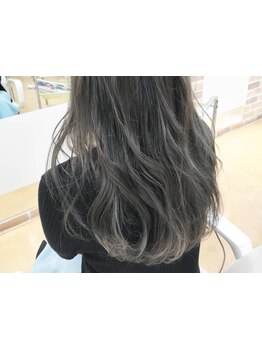 カラーの種類が豊富なので、あなたに似合うカラーをご提案♪トレンドをおさえたあなただけのスタイルに。