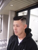 ウェルネス(Wellness)&nbsp;七三スキンフェード、ハードパート