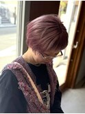 ピンクグラデーションカラーとツーブロック刈り上げ大人ショート