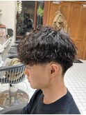 ツーブロック刈り上げ前下がりパーマ