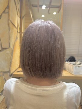 エイト新宿店(EIGHT shinjuku) ミルクティーベージュ