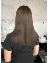 ヨーク(YOKE)&nbsp;シルバーベージュ髪質改善ブリーチなしダブルカラー艶髪