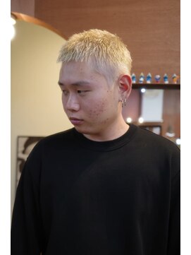 エディ(Edy) スパイキーショートケアブリーチ眉毛カット抜け感ブロンド岡山