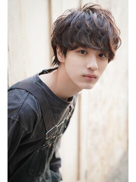 カライング(ing) スーツ短髪ツーブロック束感モテる黒髪シークレットパーマ流行