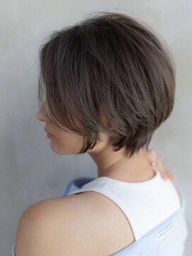 ドットハリス(.Hallis) 20代30代大人可愛い前下がりショートボブ/丸みショート/前髪あり