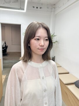 バド(bado) モノトーングレージュボブ