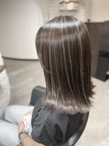 リリ(RiRi)&nbsp;ナチュラルハイライト×切りっぱなしボブ