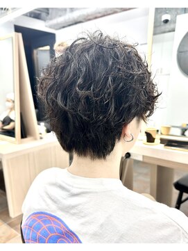 サロンドジョー(salon de joe) ツイストスパイラルパーマメンズマッシュ刈り上げ　奥東巧真