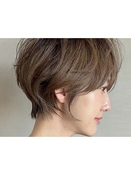 悩める大人女性の為のグレイカラーをご提案！髪や頭皮に優しい商剤で、ダメージレスに染め上げます◎