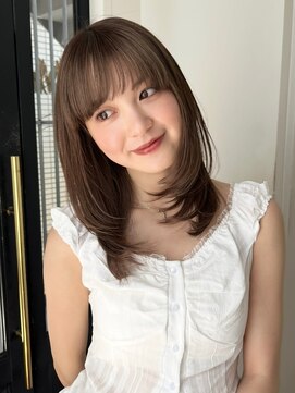 ローネス(LONESS) ワンカールで簡単レイヤーカットと透明感たっぷりベージュカラー