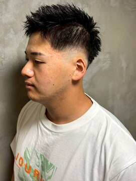 ディスイズバーバーサード(THIS IS BARBER 3rd) 束感ショート フェードカット アップバング ビジネス 20代