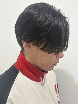 ヒュイル バイ ニアウ(Hwyl by Niau) MEN’S HAIRセンターパートスパイラルパーマニュアンスパーマ