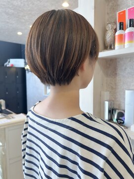 キャアリー(Caary) 福山市美容室Caary似合わせカット丸みショート耳かけショート