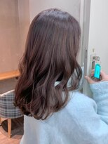 カミエ(kamie) セミロングのグレージュ、透明感のある仕上がり