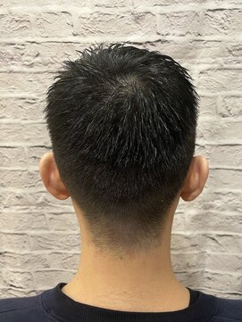 グレイスフル バーバープラチナム 六本木店(Graceful Barber platinum) ビジネスショート/刈り上げ/グラデーション/黒髪/アップバング