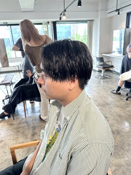 ザ オーダー(THE ORDER) パーマ活かしセンターパートメンズカットナチュラル刈り上げ