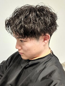 ニアウ 伊勢崎連取店(Niau) センターパートツイストスパイラルパーマ波巻きスパイラルパーマ