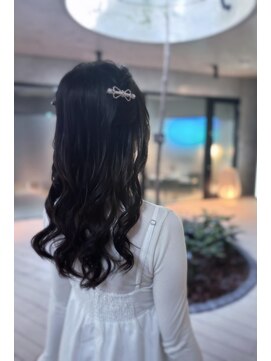 レイドバック(LAID BACK) ふわふわハーフツイン