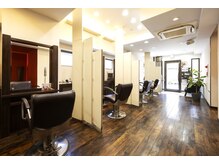 リゾーム 新小岩店(Rhizome)の雰囲気（隣の席との間に仕切りがありプライベートな空間＆換気もバッチリ）