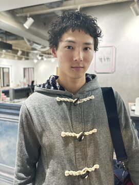 クイン(qin) メンズベリショルーズパーマ