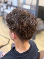 ラポール(RAPPORT)&nbsp;MEN’S HAIR/サーフカール/刈り上げセンターパート/蟹江