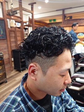 ラボーテイサミヘアーイースト(La.beaut'e ISAMI HAIR EAST) スパイキーショート/ブルーブラック/フェザーパーマ
