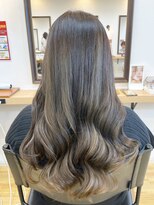 モーラ 鳳店(MOLLA) 透明感グレージュのゆる巻きロング【鳳】