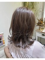 レガーメ(hair make Legame.) グレージュカラー/外ハネ/ミルクティーブラウン