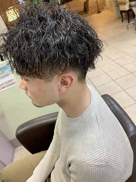 アールモンドヘア新世界 ツイストスパイラルパーマ