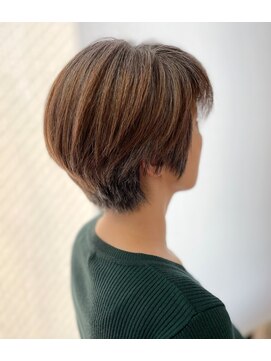 ハートボックス 四谷店(Heart box) 大人女性に向けた、後頭部に丸みのある柔らかショートスタイル