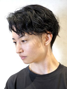 ヨシザワインク プレミアム 横浜 桜木町店(YOSHIZAWA Inc. PREMIUM) メンズ黒髪爽やかコンマアップバング耳掛けショート