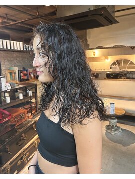 ロイジー(roijir) 【表参道 roijir】ロングスパイラルパーマ