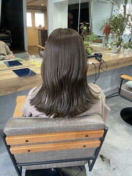 ティティ(TiTi) 赤みのないヘアに◎ブリーチなしカラー[TiTi_栗林れい]