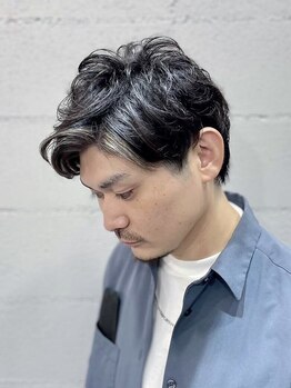 ラルゴ オム シモキタザワ(LARGO Homme shimokitazawa)の写真/仕事帰りにも気軽に通えるのが嬉しい！メンズスタイルに特化したカット技術で、理想のスタイルへ◇