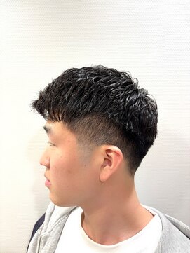 銀座マツナガ 神田店 爽やかビジネスマン向けアイロンパーマツーブロック刈り上げ