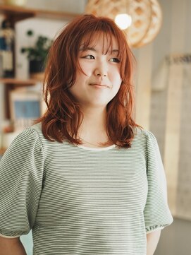 ニュイ(NUIT) 春映え１ブリーチオレンジのレイヤーカットミディアム