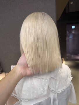 エン 栄店(enne) ホワイトブロンドボブ