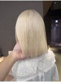 ホワイトブロンドボブ