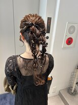 トリッカ シブヤ(TRICCA SHIBUYA)&nbsp;編みおろし/ポニーテール/ツインアレンジ/枝ポニー/玉ねぎヘア