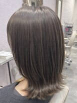 フッタ(Futta)&nbsp;新宿くびれミディアムレイヤーカット【西武新宿駅】