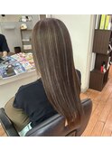 くすみ系ベージュハイライトカラー