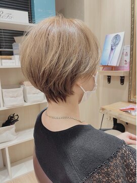 ミッシェル アフロート(michelle afloat) 隙バサミを極力抑えCカーブカットで簡単キレイフォルムショート