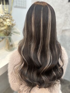 ラビス(Lovis) 黒髪カタログ/ボブルフ/ネビージュ/小顔に見せるヘア/ワンレン