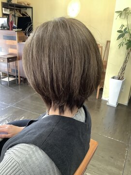 ワラティク(WARATI C) 白髪ぼかし/くびれミディアム