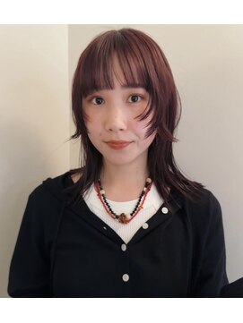 ユー(yew) レイヤーカット／顔周りカット／ミディアムレイヤー／暖色カラー
