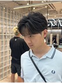 大人の抜け感を演出する、今トレンドのフェザーパーマ
