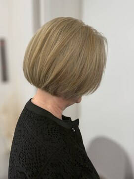 ジエクトアイロ 江坂駅前 似合わせボブ/フェザーショート/細めハイライト